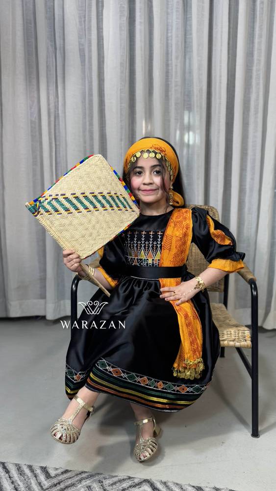 فستان بناتي بلون الاسود