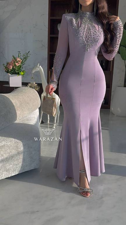 فستان سهرة ناعم بتطريز من الصدر 