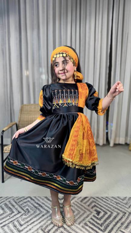 فستان بناتي بلون الاسود