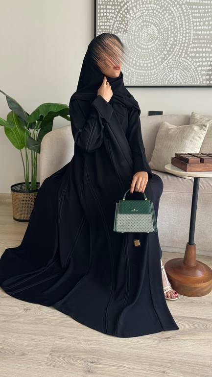 عباية رسمية بقصة عند الاكمام 