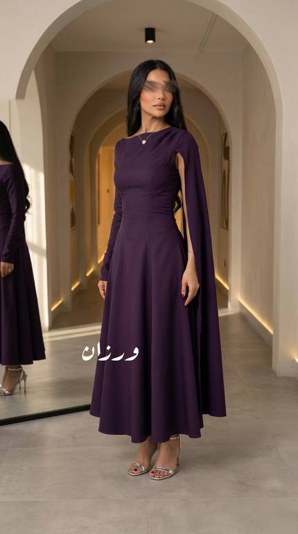 فستان سهرة ناعم  بكيب انسيابي يغطي الأكتاف