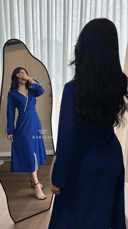فستان سهرة ناعم ميدي مع سترس فضي 