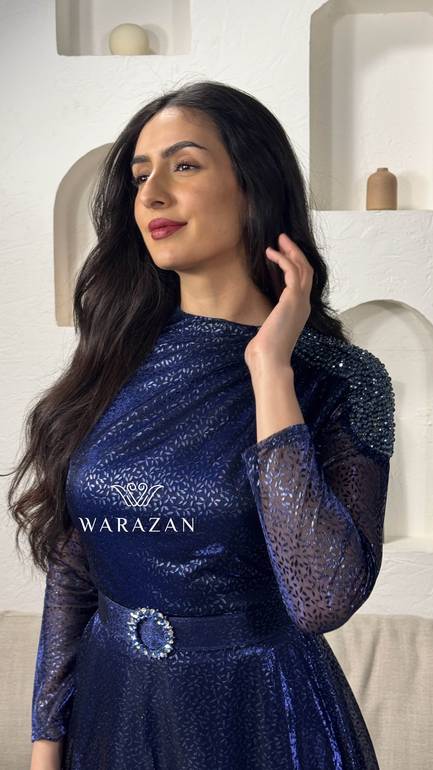 فستان سهره بلمعه و حزام من الخصر