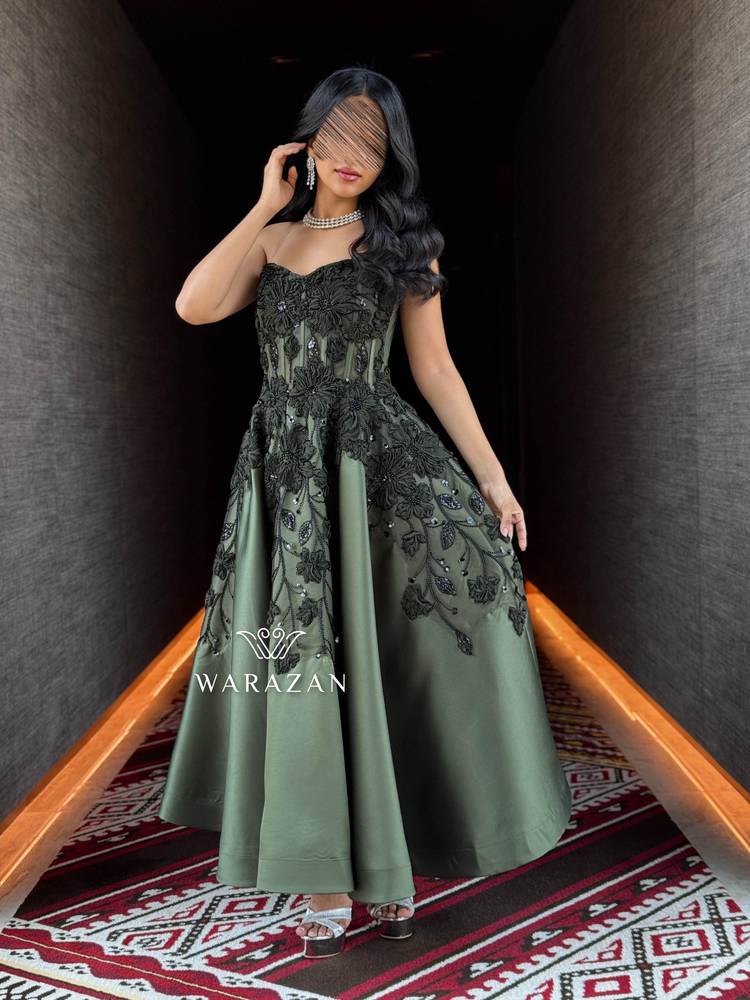 فساتين سهرة راقية بتصميم مميز