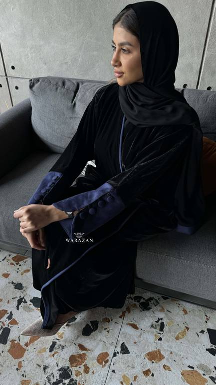 عباية شتوية مخمل مع أكمام رمادي مزينة بأزرار