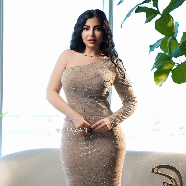 نسخة من فستان سهرة ماسك وأنيق 