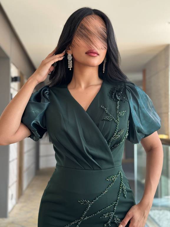 فستان سهرة ناعم بتطريز شك 