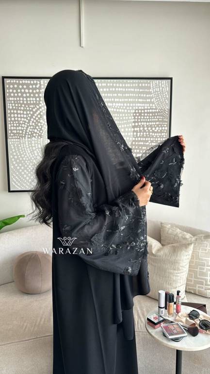 عباية سوداء بأكمام فرنسي بتدخيلة تل مطرز
