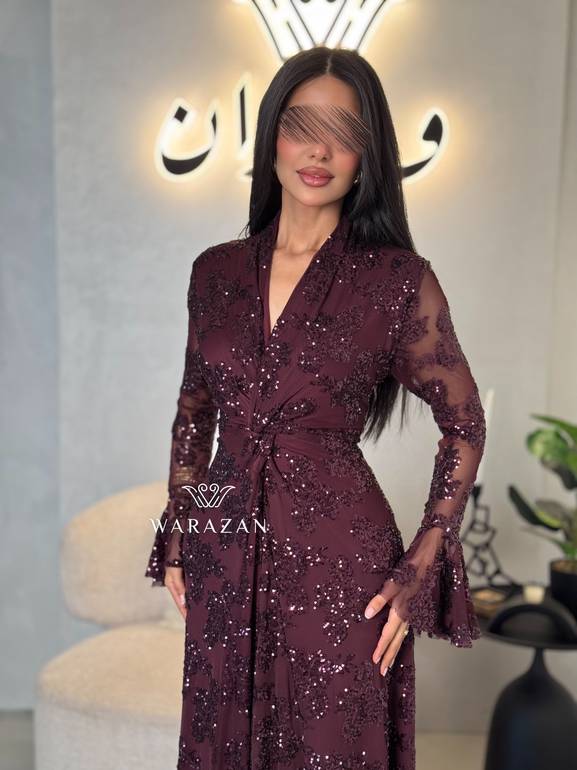 فستان سهرة فاخر مزين بالدانتيل الناعم