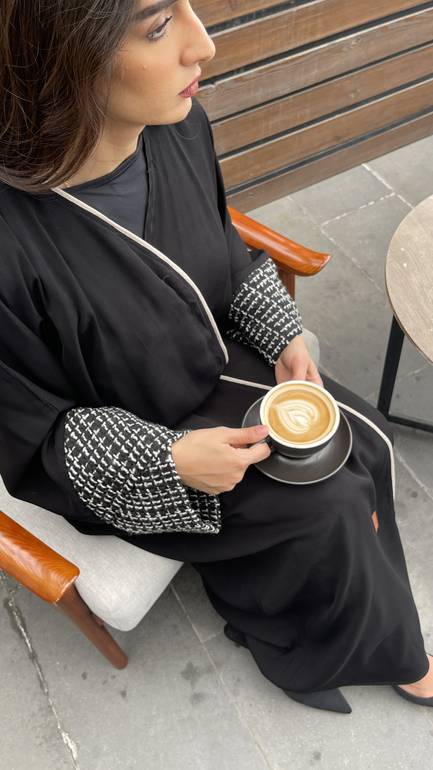 عباية نص بشت بتدخيلة صوف من الأكمام