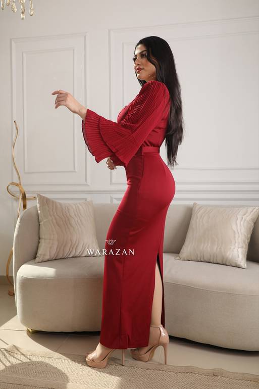 فستان سهرة طويل وناعم ماسك بقصة أكمام