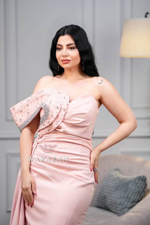 فستان سهرة طويل ناعم راقي مع تطريز شك للخطوبة 