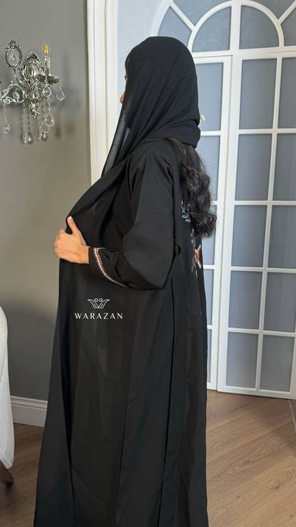 عباية راقية مطرزة من الخلف