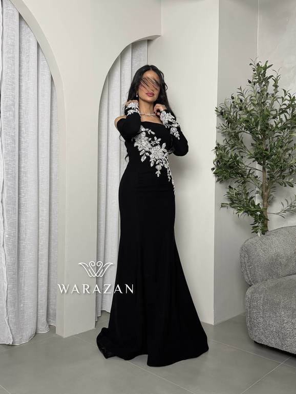 فستان سهرة أسود أوف شولدر بتطريز كريستال فضي 