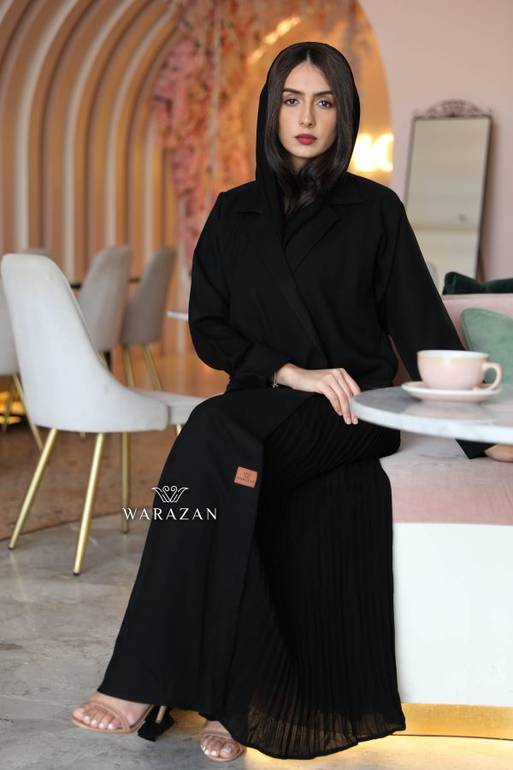 عباية أنيقة بكسرات من الجنب