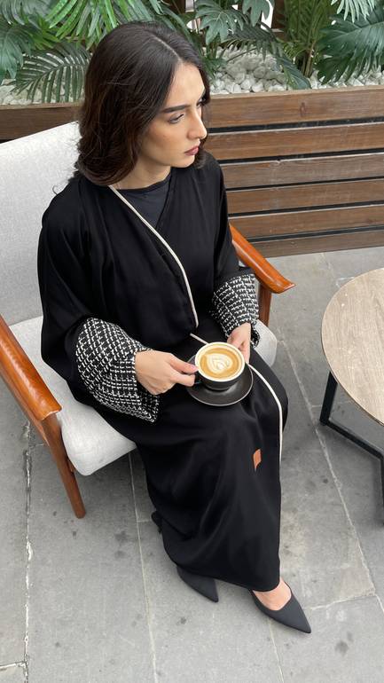 عباية نص بشت بتدخيلة صوف من الأكمام