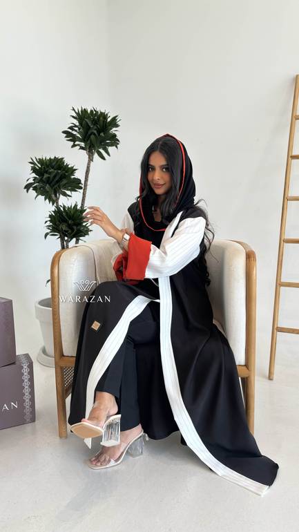 عباية كاجوال بلون اسود و تدخيلة لون 