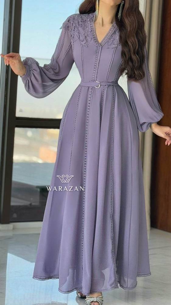 فستان انيق بتطريز كمبيوتر وحزام 