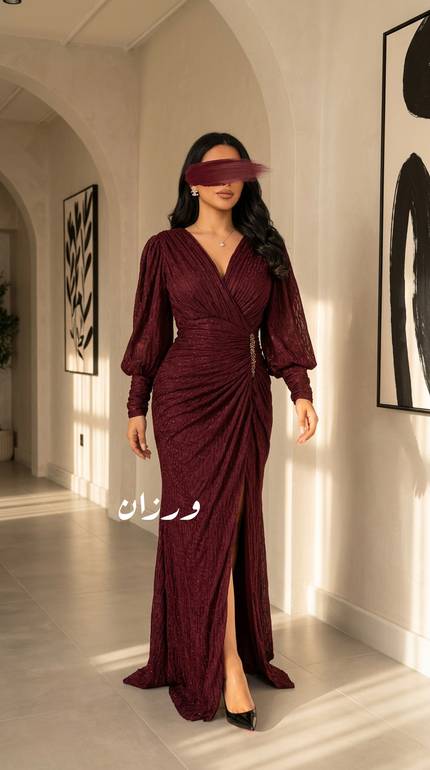 فستان بلمعه وبكرستال من الخصر 