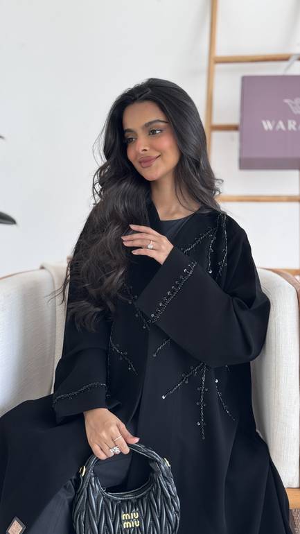 عباية بتطريز ناعم وانيق سراميك