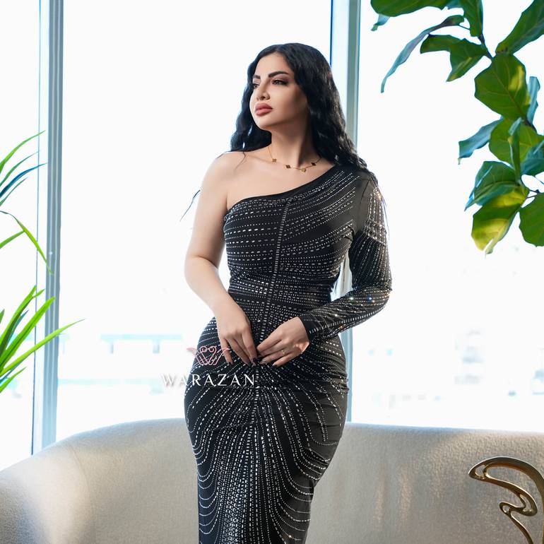 نسخة من فستان سهرة ماسك وأنيق 
