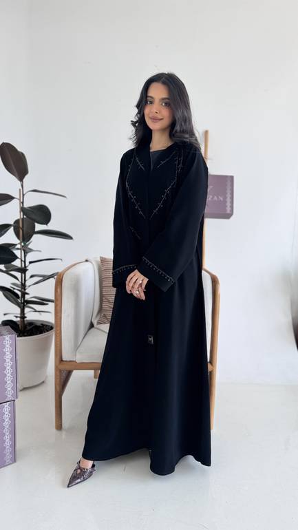 عباية بتطريز ناعم وانيق سراميك