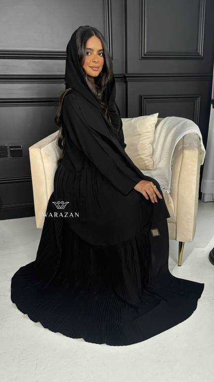 عباية انيقة بكسرات من تحت 