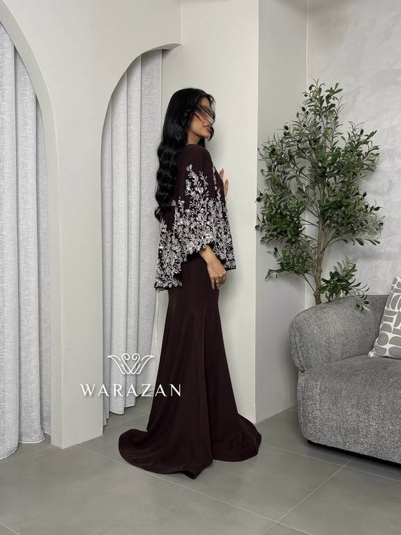 فستان سهرة بني بتطريز راقي وساتر 
