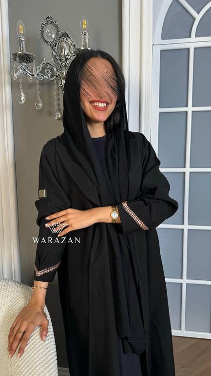 عباية راقية مطرزة من الخلف