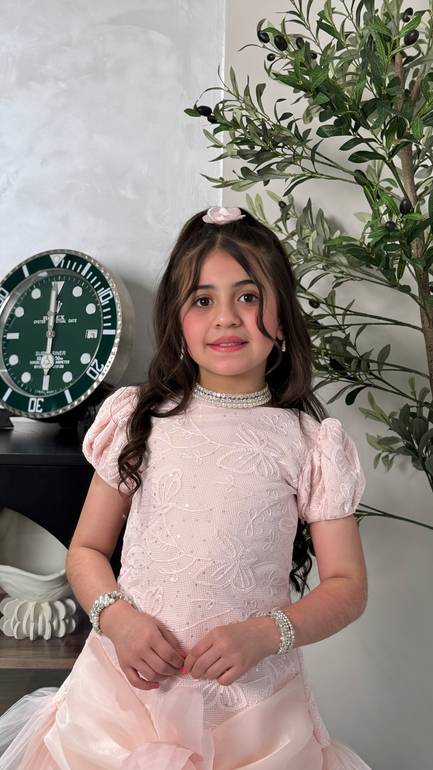 فستان بناتي بتفاصيل كشكش ولمسة ناعمة