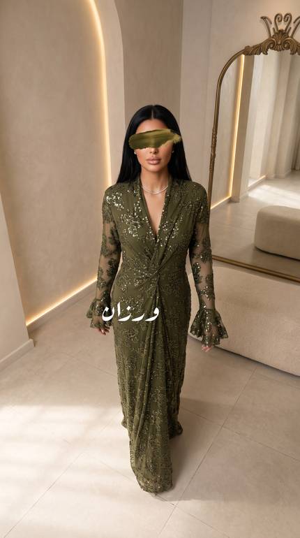 فستان سهرة فاخر مزين بالدانتيل الناعم