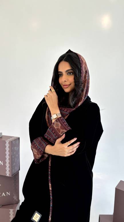 عباية مخمل واكمام كشميري