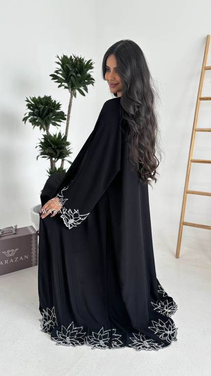 عباية بتطريز شك انيق 