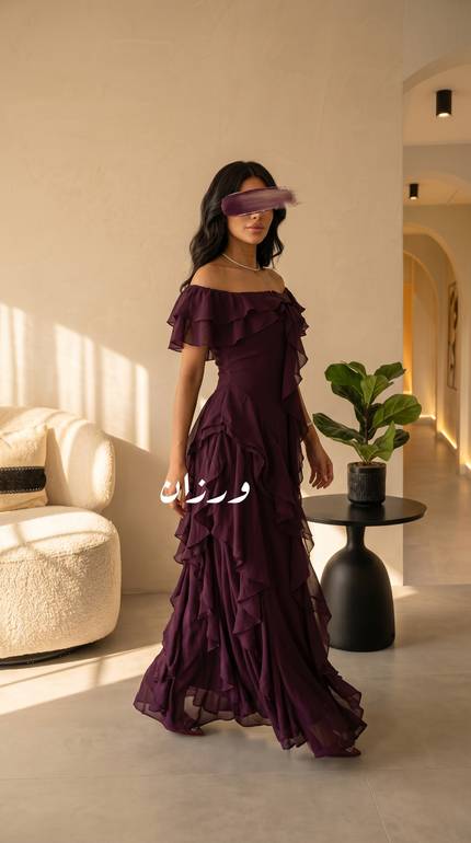 فستان ناعم بقصة من الكتف 