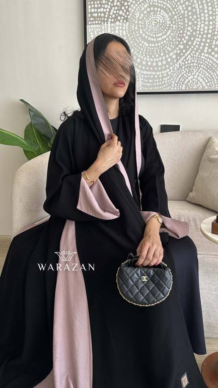 عباية سوداء أنيقة بتدخيلة لون 