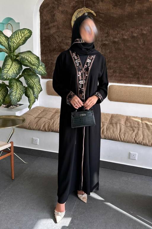 عباية كريب ملكي بتطريز بني مميز