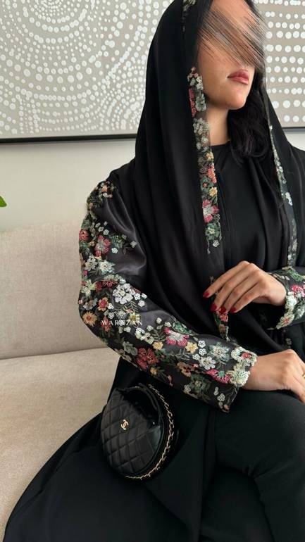 عباية بقماش نواعم وكم بف مشجر