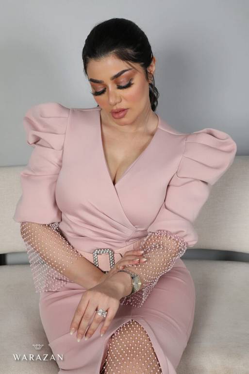 فستان سهرة ناعم ملكي بقصة أكمام جميلة