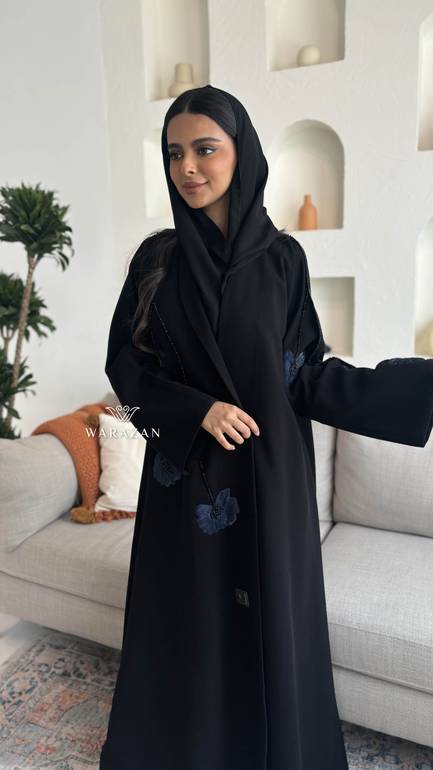 عباية بستايل تطريز ورد 