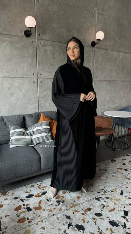 عباية شتوية مخمل ملكي بتدخيلة بليسيه جانبية