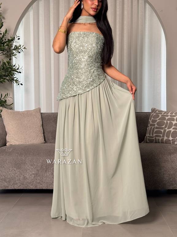 فستان سهرة كورسيه مع شال انسيابي