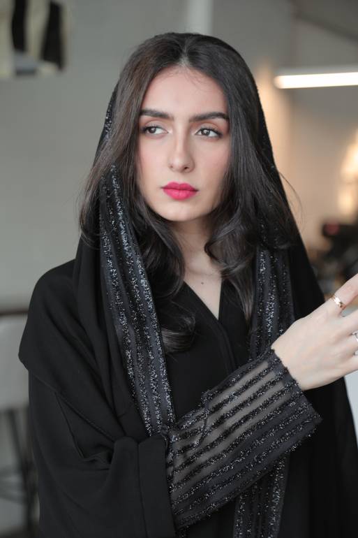 عباية بـ أكمام لمعة