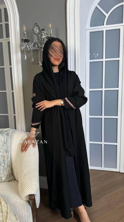 عباية راقية مطرزة من الخلف