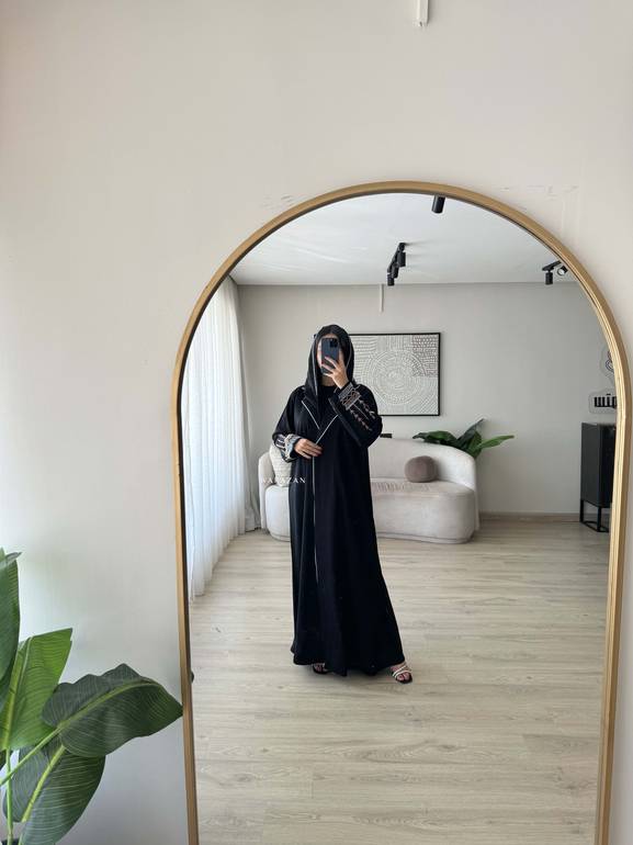 عباية  للعيد عملية مع أكمام بتطريز منقوش