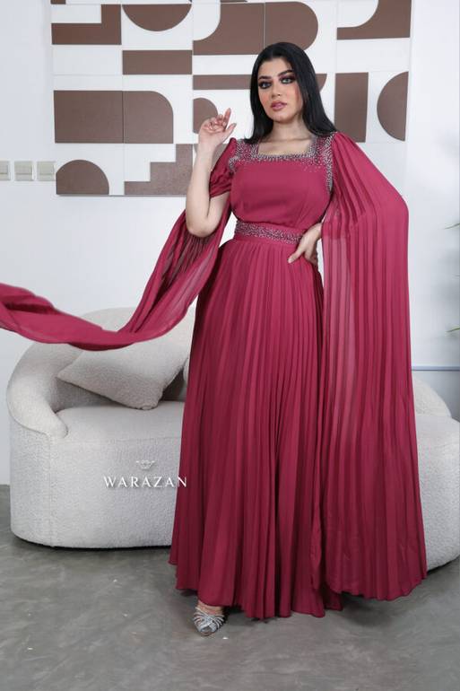 فستان سهرة ناعم بليسيه تطريز