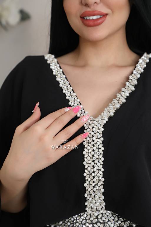 فستان سهرة ناعم بقصة أكمام واسعة 