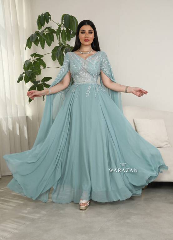 فستان سهره بتطريز على الصدر