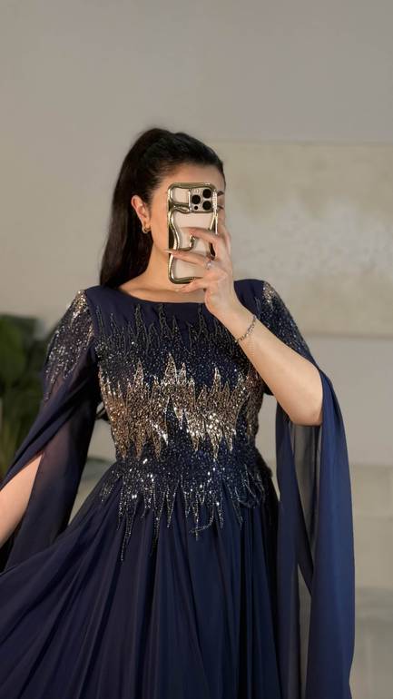 فستان سهره باكمام طويله و ترتر من الخصر