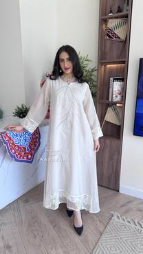 جلابيه انيقه بتطريز ورد