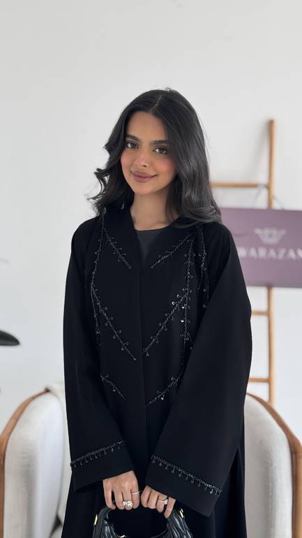 عباية بتطريز ناعم وانيق سراميك